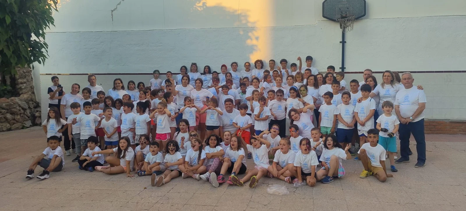 Niños y jóvenes de la Escuela Hogar